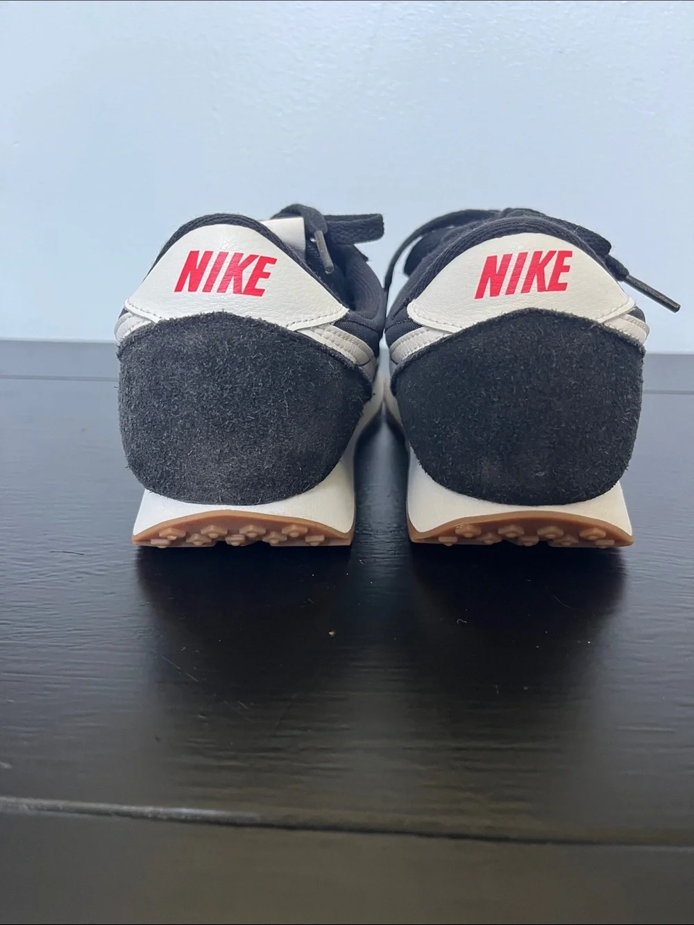 Nike W/7.5 Retro running shoe. Excellent condition. Small creases from wear